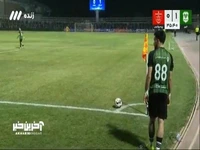 ضربه سر بازیکن خیبر از بالای دروازه پرسپولیس به بیرون رفت