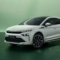 چانگان UNI-V ۲.۰ در دبی مدل عکاسی شد!