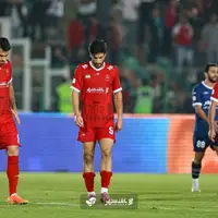 پرسپولیس با بازوبند مشکی وارد زمین می‌شود