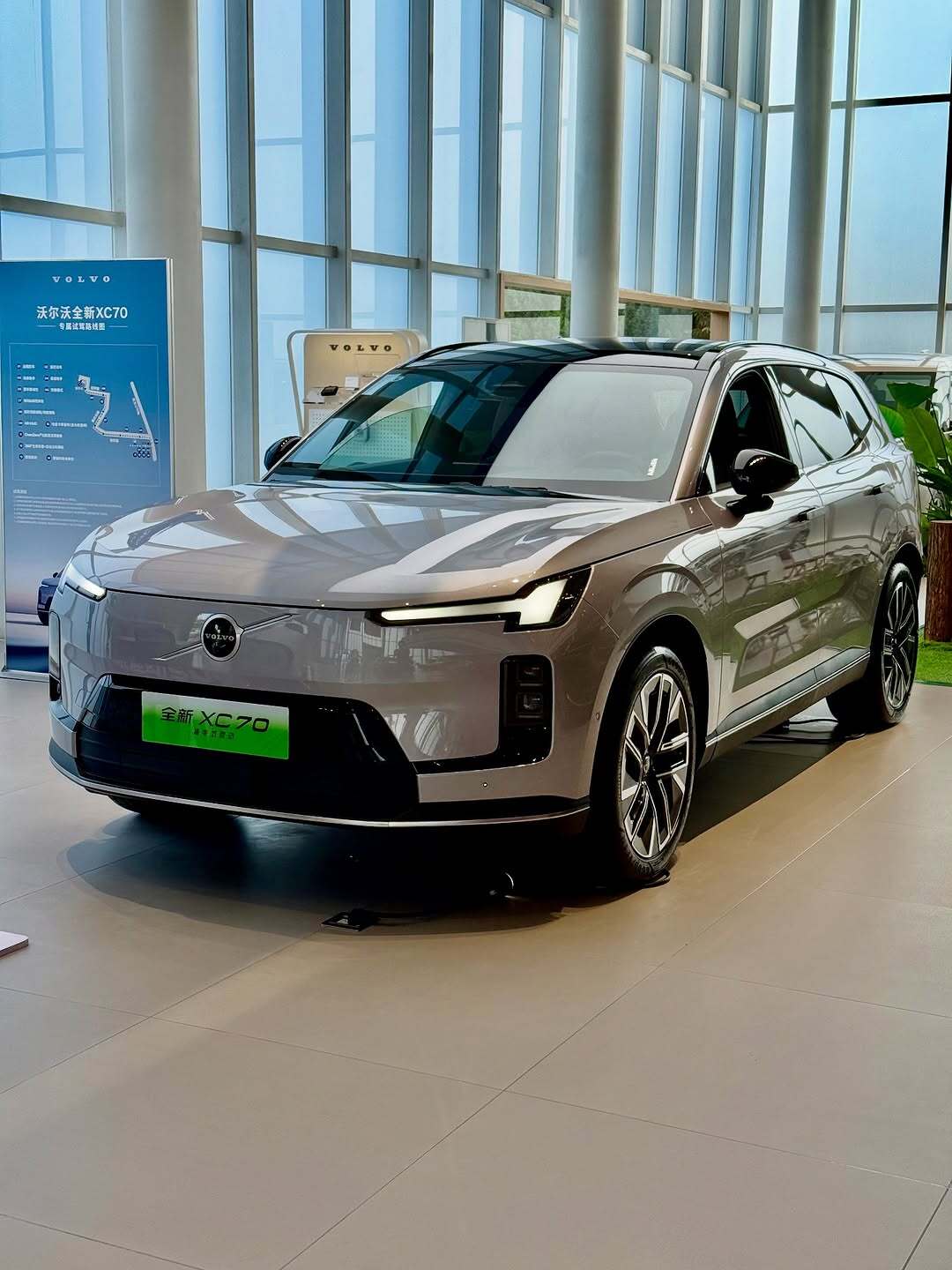 ولوو XC70 جدید؛ شاسیبلند هیبریدی با پیمایش ۱۲۰۰ کیلومتر، محصول همکاری ولوو و جیلی