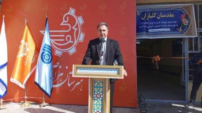 سرمایهگذاری در هنرستانهای جوار صنعت سرمایهگذاری برای آینده ایران است