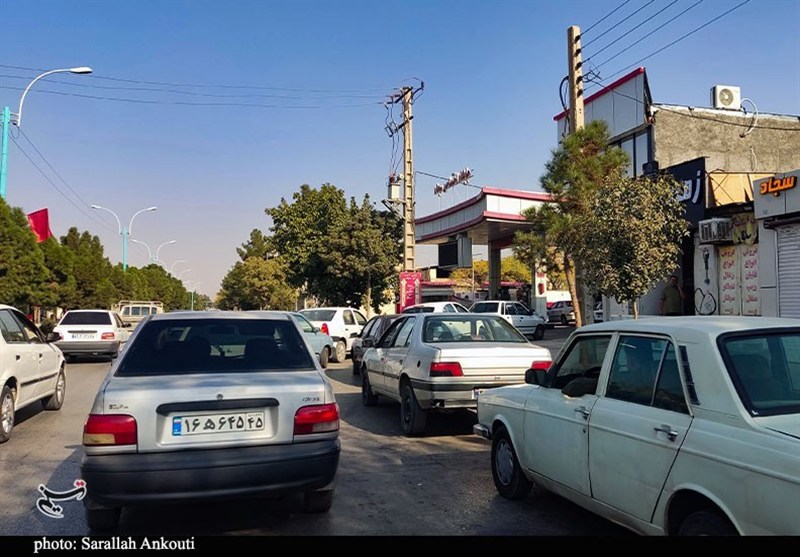 صفهای طولانی و بنزین نایاب؛ کرمان در بحران کارت سوخت آزاد!