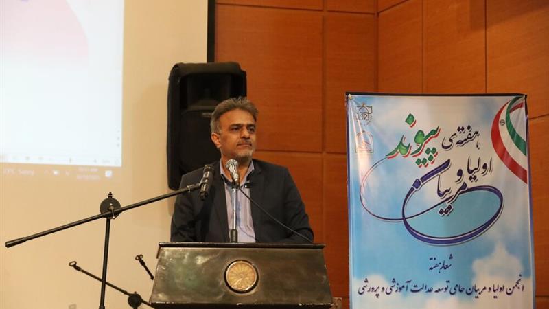 تربیت فرزندان بدون مشارکت خانواده به نتیجه نمیرسد