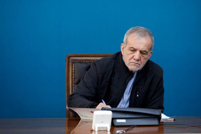 پزشکیان: درخت پربار ایران فرهنگی با اندیشه پویای جوانان ترسیم میشود