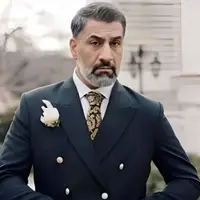 محمد نادری: هم عقد آریایی خواندیم هم عربی!