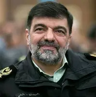 فرزند شهید فراجا در آغوش سردار رادان