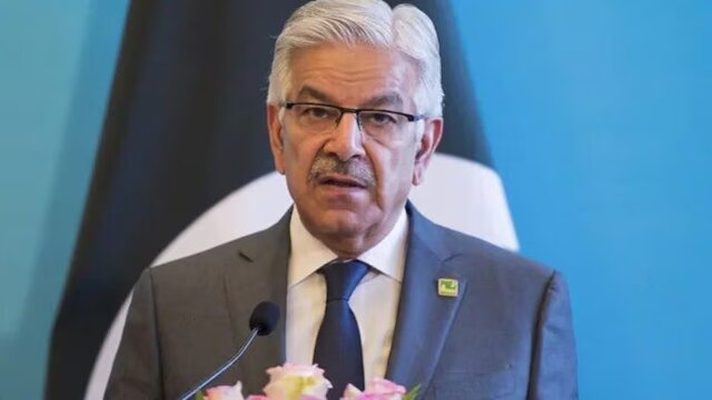 وزیر دفاع پاکستان: افغانستان تعهد کرده تروریسم را کنترل و ریشهکن کند