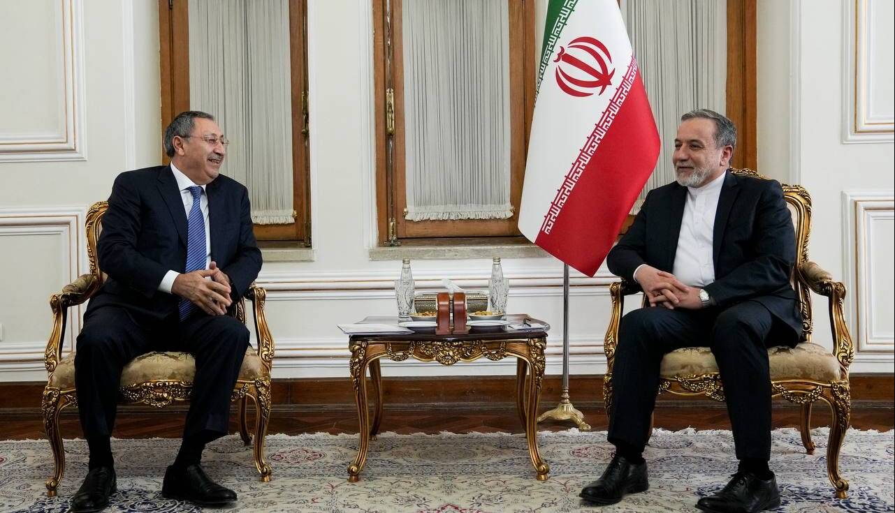دیدار و گفت وگوی دستیار ویژه رئیسجمهور جمهوری آذربایجان با عراقچی