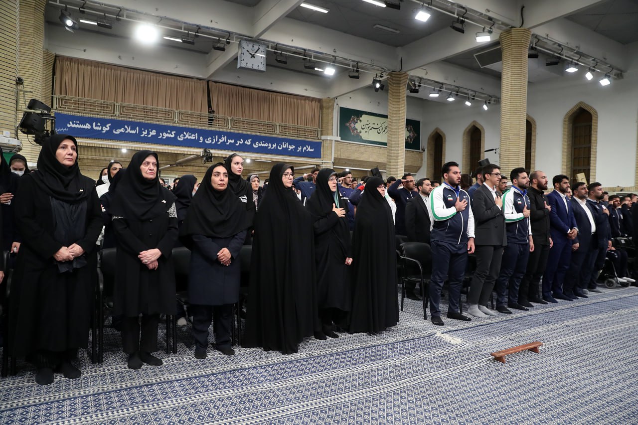 عکس/ دیدار مدال‌آوران ورزشی و المپیادهای علمی جهانی با رهبر معظم انقلاب 