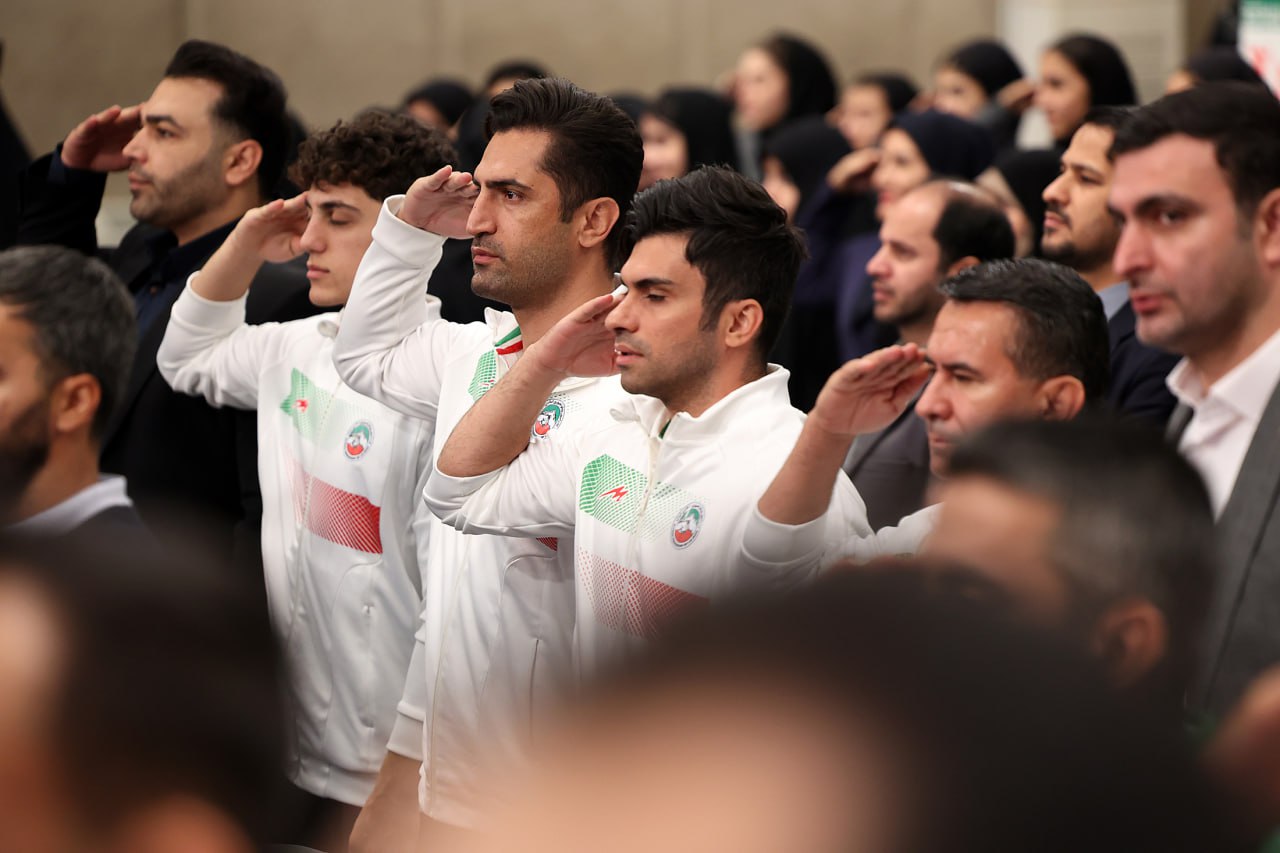 عکس/ دیدار مدال‌آوران ورزشی و المپیادهای علمی جهانی با رهبر معظم انقلاب 