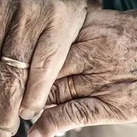 جزئیات شکایت فرزندان پیرمرد ۹۰ ساله از یک سایت همسریابی