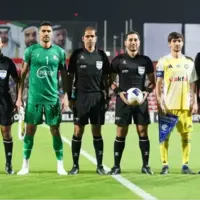 داور خوش‌یمن عمانی بازی استقلال را سوت می‌زند