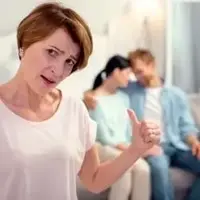 با دخالت های مادرزن در زندگی چه کنیم؟ یک راه حل عالی