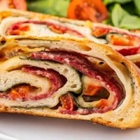 لقمه پیتزایی با طعمی دلچسب!