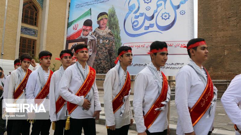 پیام ۱۳ آبان با زبان هنر برای دانش آموزان تبیین شود
