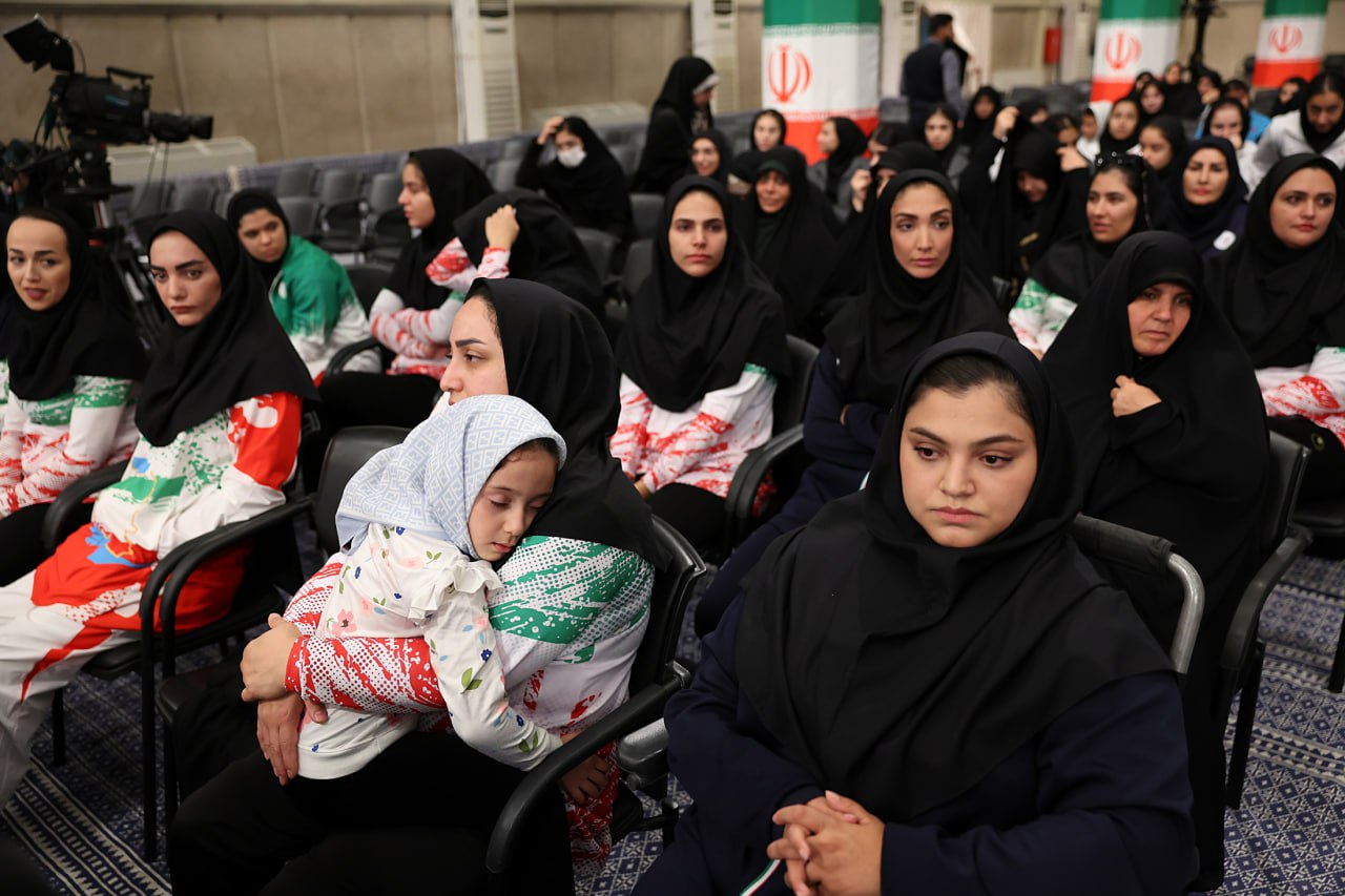 عکس/ دیدار مدال‌آوران ورزشی و المپیادهای علمی جهانی با رهبر معظم انقلاب 