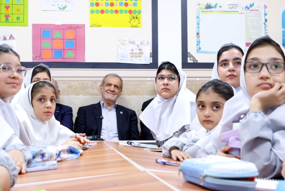 سفر سرزده رئیسجمهور به قدس؛ پزشکیان از یک مدرسه بازدید کرد