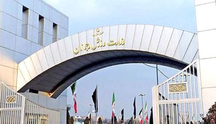 عدم پرداخت حقوق کارمندان بهدلیل بازنشستگی آقای معاون؟!