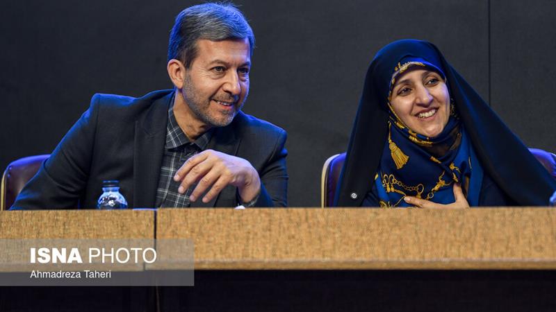 نشست معاون امور بانوان و خانواده رئیس‌جمهور با بانوان برگزیده و کارآفرین اصفهان