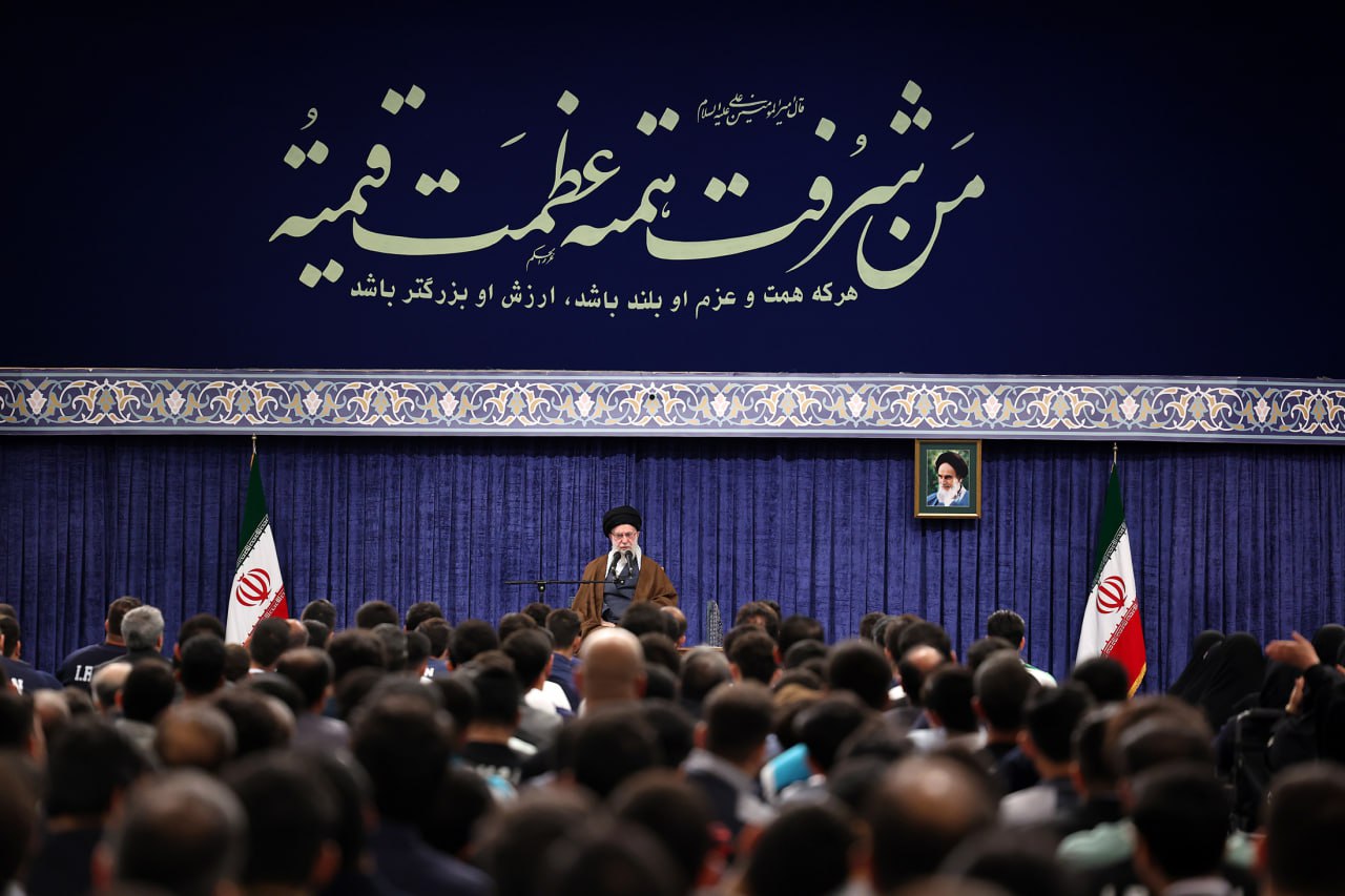 پاسخ رهبر انقلاب به ادعای ترامپ درخصوص از بین بردن صنعت هستهای ایران؛ خیلی خوب، به همین خیال باش!