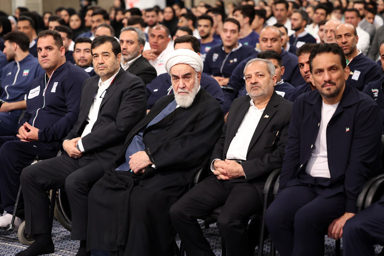عکس/ دیدار مدال‌آوران ورزشی و المپیادهای علمی جهانی با رهبر معظم انقلاب 