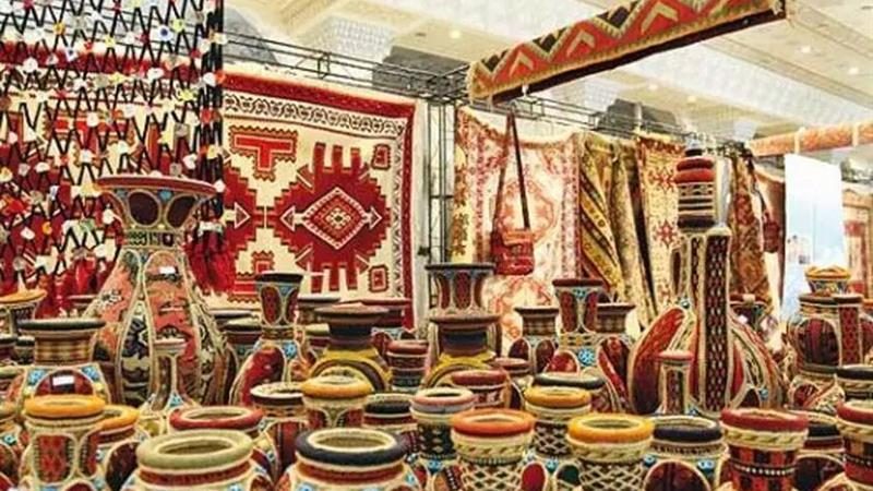 صنعتگران ۲۸ استان تولیدات صنایع دستی خود را در نمایشگاه اردبیل عرضه کردند