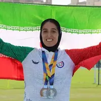 دختری که با تمرین در زمین چمن روستای آبکنار، جهانی شد