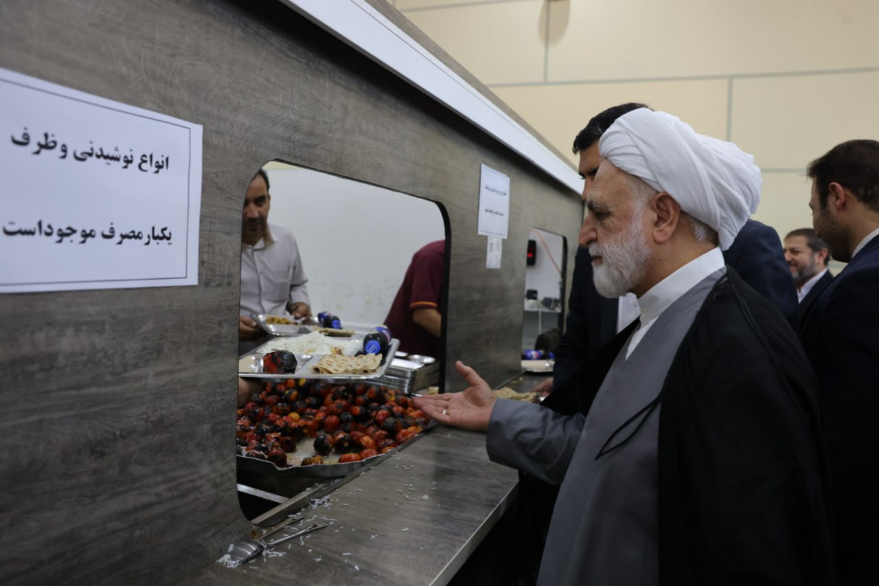 حضور قاضی‌ القضات در سلف دانشگاه؛ اژه ای با دانشجویان ناهار خورد