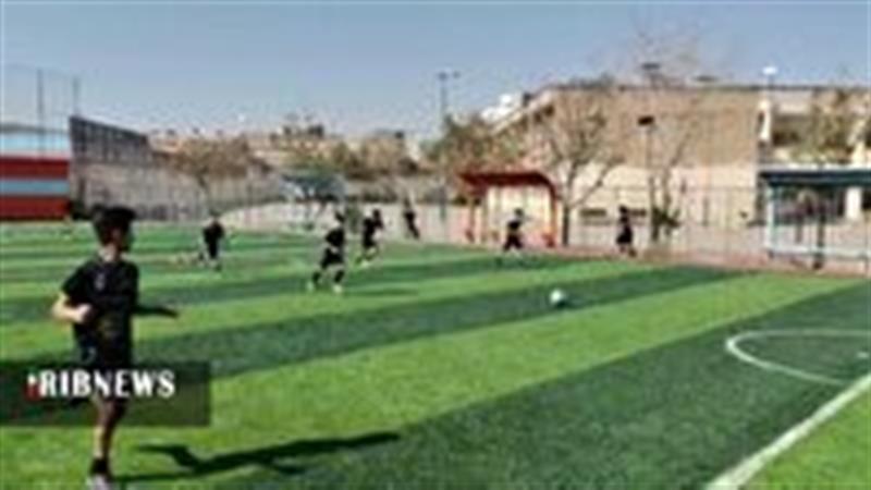 زمین چمن مدرسه فرزانگان در قم به بهره برداری رسید