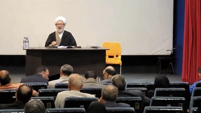 یک فعال سیاسی: باید مبارزه بی امان با فساد داشت