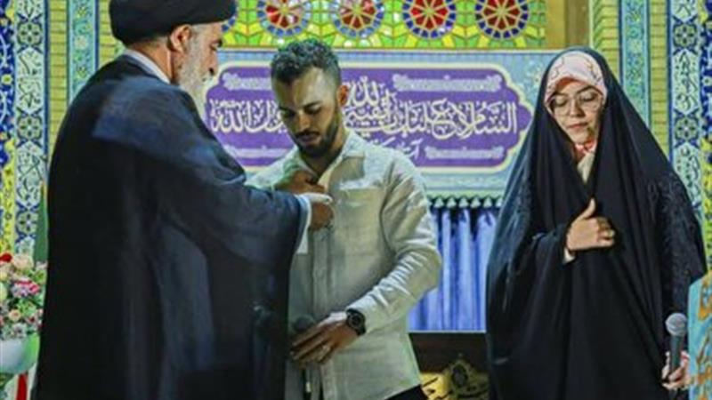 لباس خادمی امام زمان بر تن مرد سال فوتسال آسیا