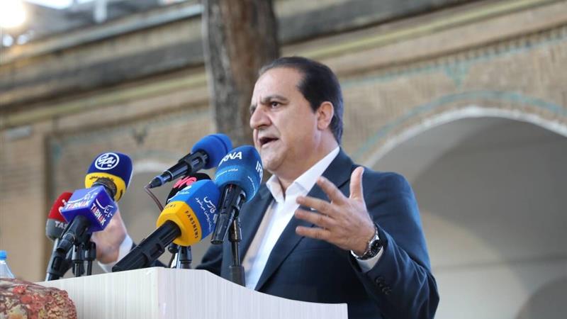 استاندار ایلام: جامعه امروز نیازمند نگاه عاطفی هنرمندان است