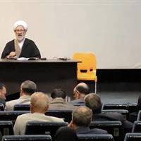 یک فعال سیاسی: باید مبارزه بی امان با فساد داشت