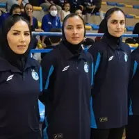 خانم سرمربی تماشاگر ویژه برد آسیایی استقلال