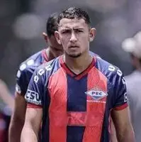 مرگ فوتبالیست برزیلی پس از تصادف با گاو!