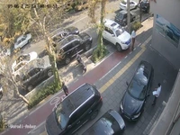 لحظه سرقت موبایل توسط سارق نوجوان