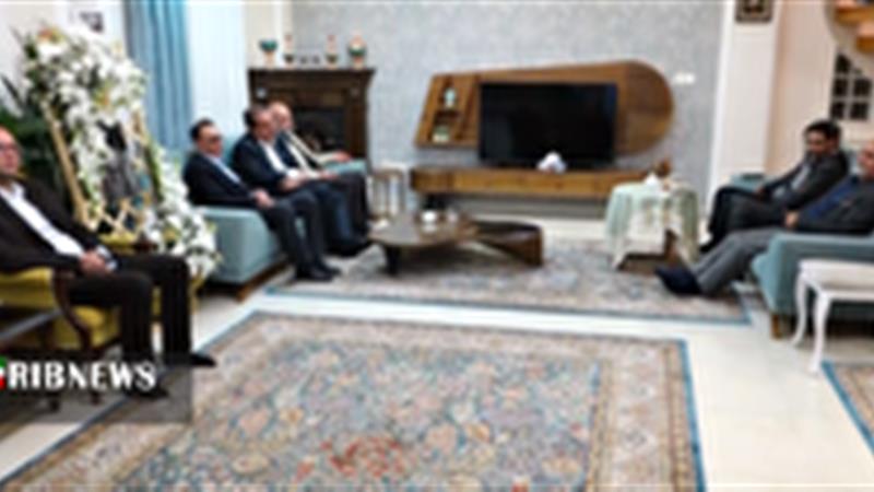 دیدار استاندار ایلام و معاون وزیر فرهنگ و ارشاد اسلامی با خانواده هنرمندان فقید استان