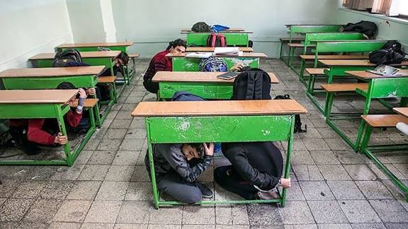 لزوم آموزش آمادگی زلزله از دوران خردسالی؛ مانورهای مدرسه‌ای بدون آموزش جدی تأثیرگذار نیستند