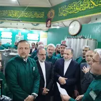 عکس/ حضور عراقچی در چایخانه صحن مطهر حرم رضوی