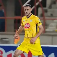 مدافع فجر بازی با استقلال را از دست داد