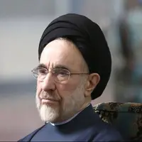 بانوی سالخورده یزدی خطاب به سیدمحمد خاتمی: دست بده طبق فتوای آقای خمینی 