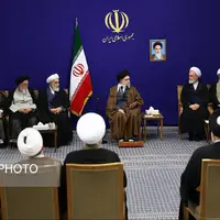 عکس/ دیدار دست‌اندرکاران کنگره بین‌المللی علامه میرزای نائینی با رهبر انقلاب