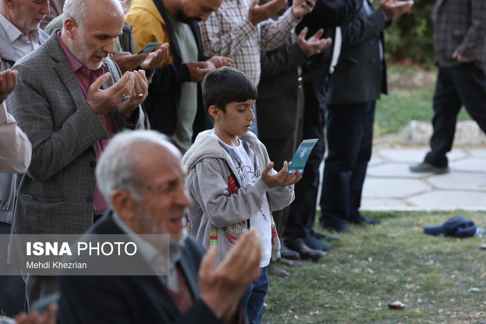 عکس/ اقامه نماز طلب باران در همدان