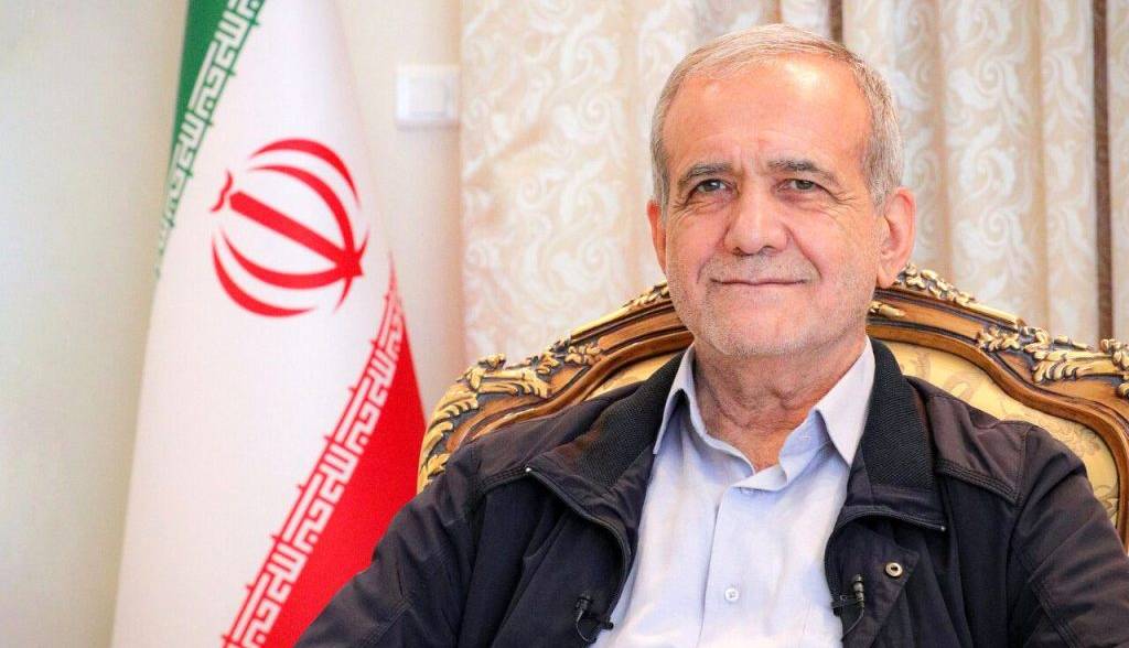 رئیسجمهور: آنان که از خارجِ کشور، پمپاژ ناامیدی میکنند خودفروختهاند