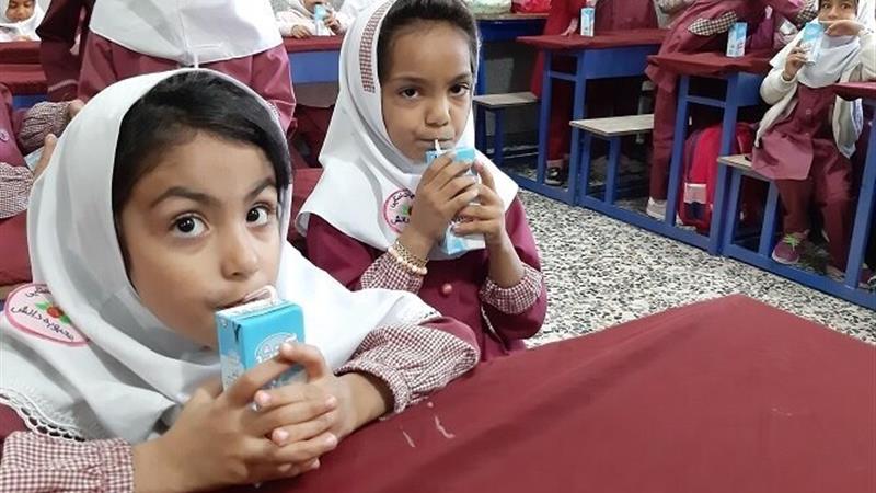 فقط مناطق کم‌برخوردار در صف شیر مدارس