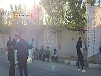 هواداران کم تعداد ذوب آهن  پشت گیت‌های ورزشگاه شهدای شهر قدس