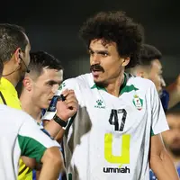 بدل علی دایی درگیر با مهاجمان استقلال