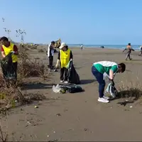 پاکسازی پنج کیلومتر از ساحل خمام توسط مردم