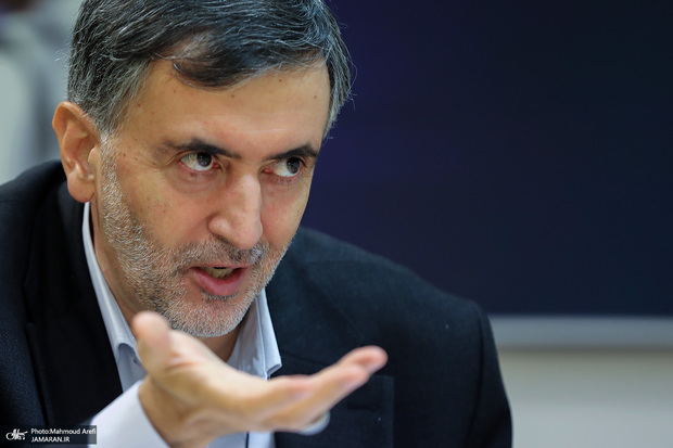 انتقاد گنجی از پزشکیان: ‌رئیس‌جمهور طی یک هفته سه بار گفته‌اند: روی طلا خوابیدیم اما گرسنه‌ایم