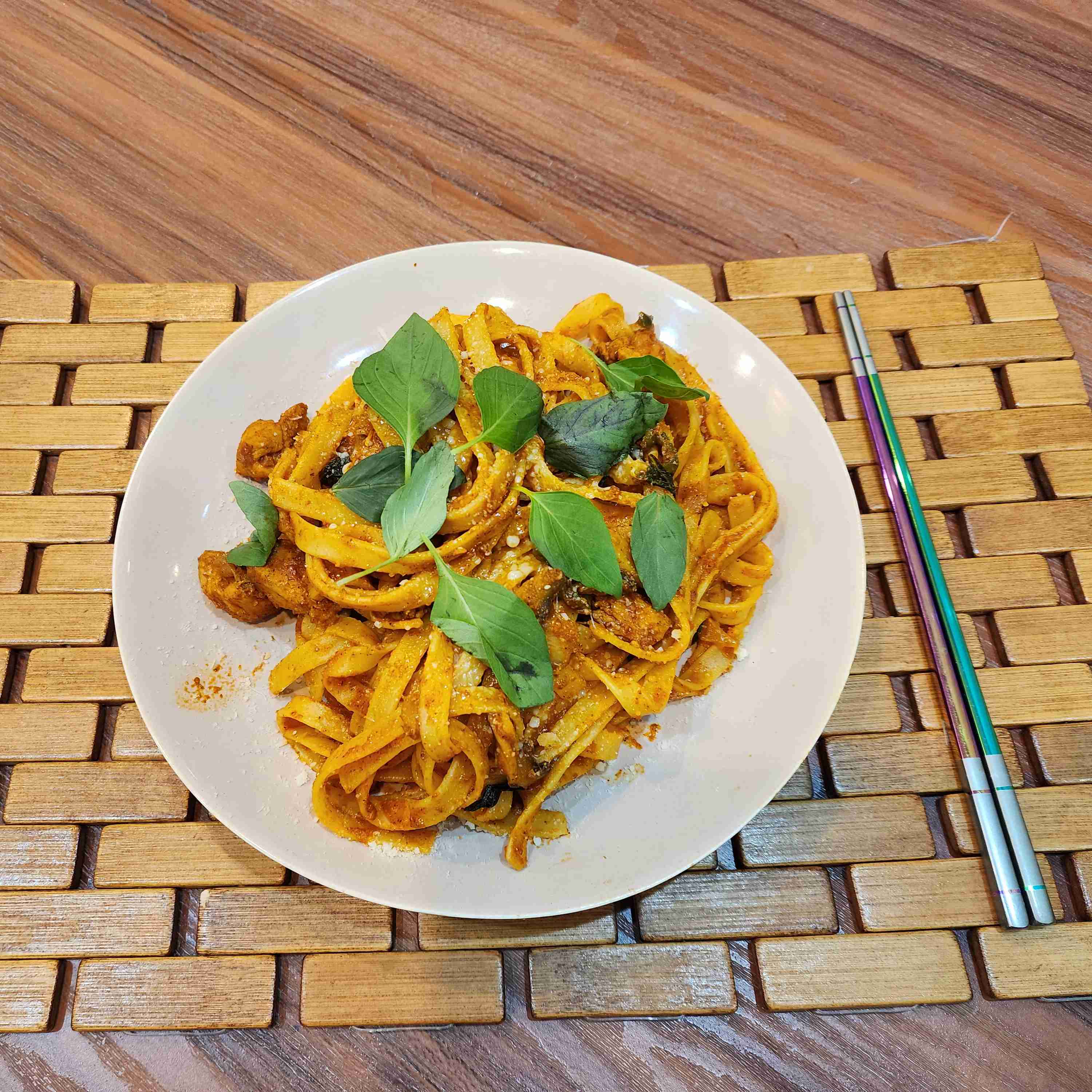 چیکن  🍗 فتوچینی 🍝 با ریحون 🌿 و پارمسان 🧀 